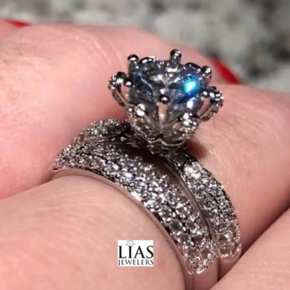 New 18k white gold wedding ring set